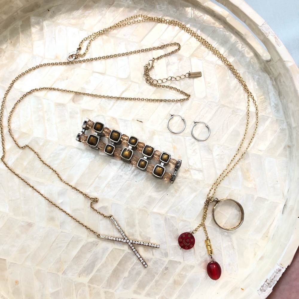 Bundle of jewelry